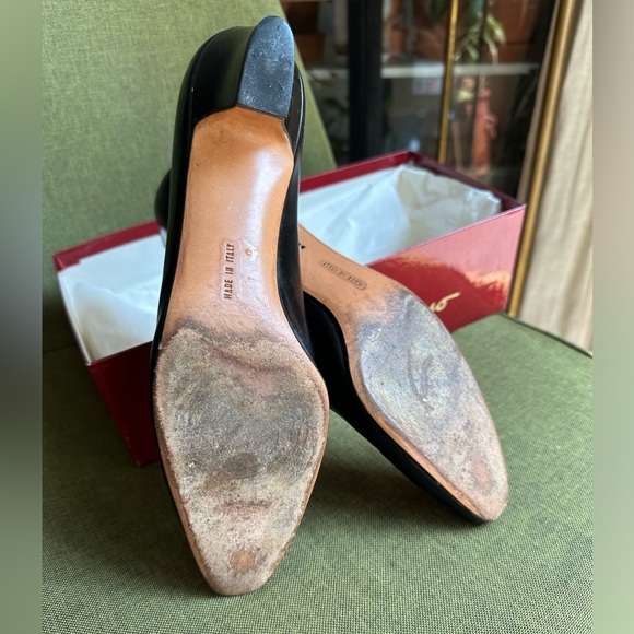 Salvatore Ferragamo Black Leather Pump Heels 8.5 narrow / 7.5 - Picture 5 of 5